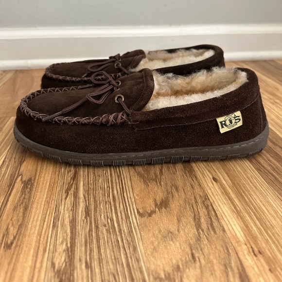 RJS FUZZIES SHEEPSKIN SLIPPERS MENS MOCCASIN - CHOCOLATE SIZE 10 - Picture 1 of 8